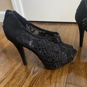 Lace detail platform shoes